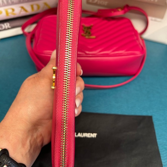Bundle-Saint Laurent Pink Crossbody Chevron Leather Bag and Wallet - COA INLUDED - Picture 13 of 16